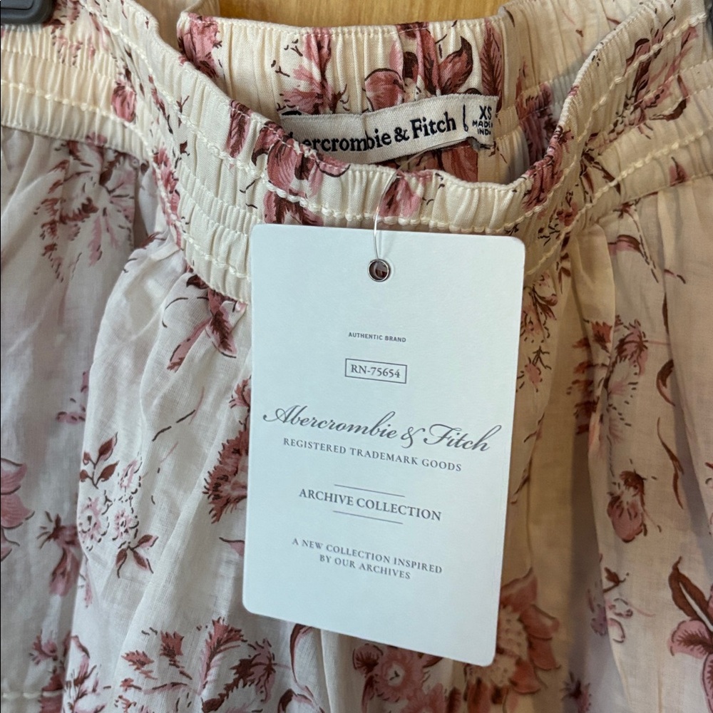 A&F High Rise Lace-Trim Ruffle Mini Skort XS - Picture 4 of 5